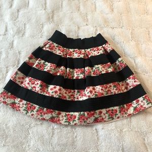 🌹Spring Sweetheart rose skirt size small🌷